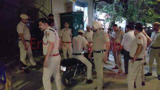 Haryana News: इस इलाके में भारी फोर्स के साथ पुलिस ने की छापेमारी, देखें वीडियो