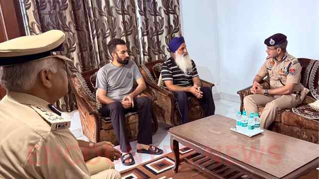 डीजीपी गौरव यादव ने बटाला में शहीद ASI Joga Singh के परिवार से मुलाकात कर गहरा दुख किया व्यक्त