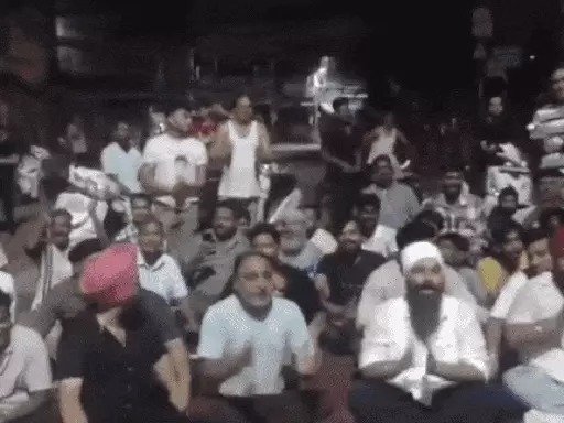 Jalandhar: बिजली कटों से परेशान इलाकावासियों ने किया रोड जाम, की नारेबाजी