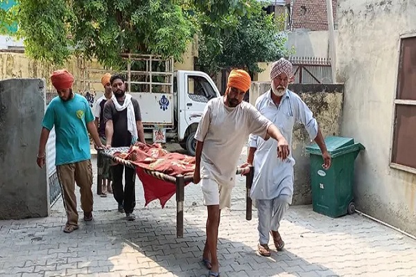 Punjab News: आवारा कुत्तों ने व्यक्ति को नोच-नोचकर उतारा मौत के घाट