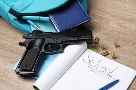 10 साल का बच्चा पिस्तौल लेकर पहुंचा School, मचा हड़कंप