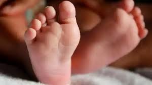 रिश्ते तार-तार : 4 माह की बच्ची को कूड़े के ढेर में फेंका, मौत