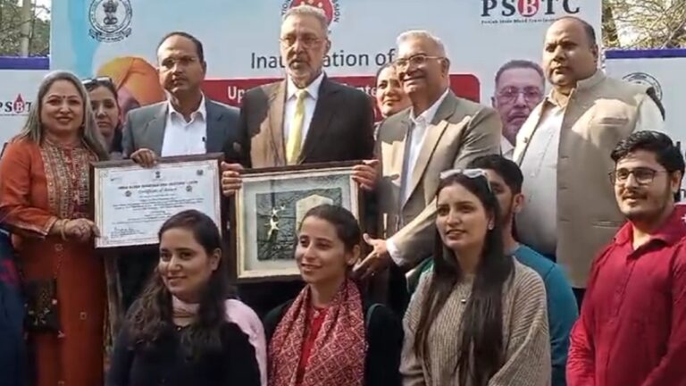 Health Minister बलवीर सिद्धू ने Blood Donate बसों को दी हरी झंडी, देखें वीडियो