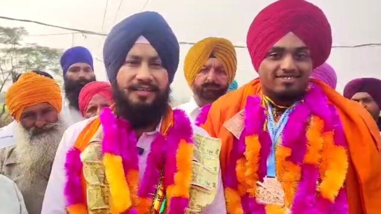 Punjab News : World Dragon Boat Games में मेडल जीतकर गांव पहुंचने पर युवक का स्वागत, देखें वीडियो
