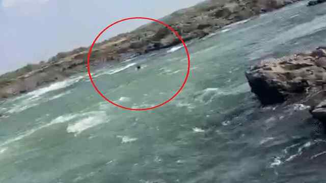 Waterfall में नहाने दौरान तेज बहाव की चपेट में आया युवक, मौत