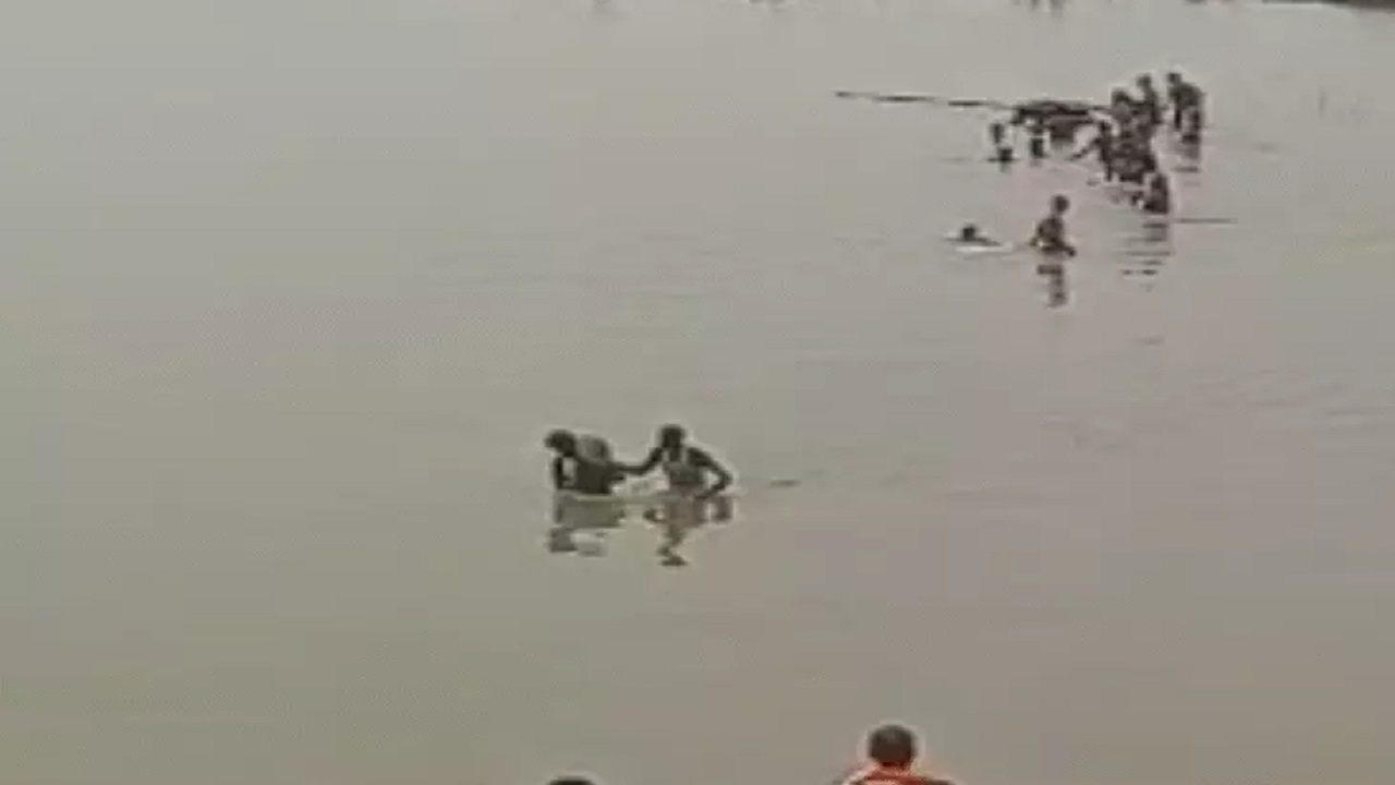 छठ घाट पर सफाई करने दौरान हुआ हादसा, 6 बच्चों की मौत