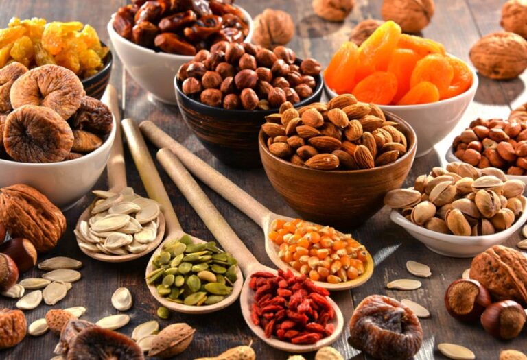 ठंड में जोड़ों में सूजन, दर्द और अकड़न से है परेशान तो ये Dry Fruit Best Option