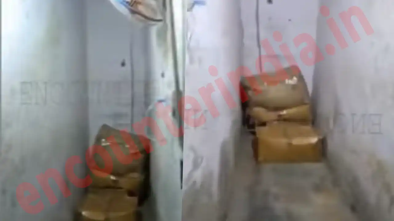 Namkeen के सील बंद Packet से 200 kg कोकीन बरामद, देखें वीडियो Namkeen के सील बंद Packet से 200 kg कोकीन बरामद, देखें वीडियो