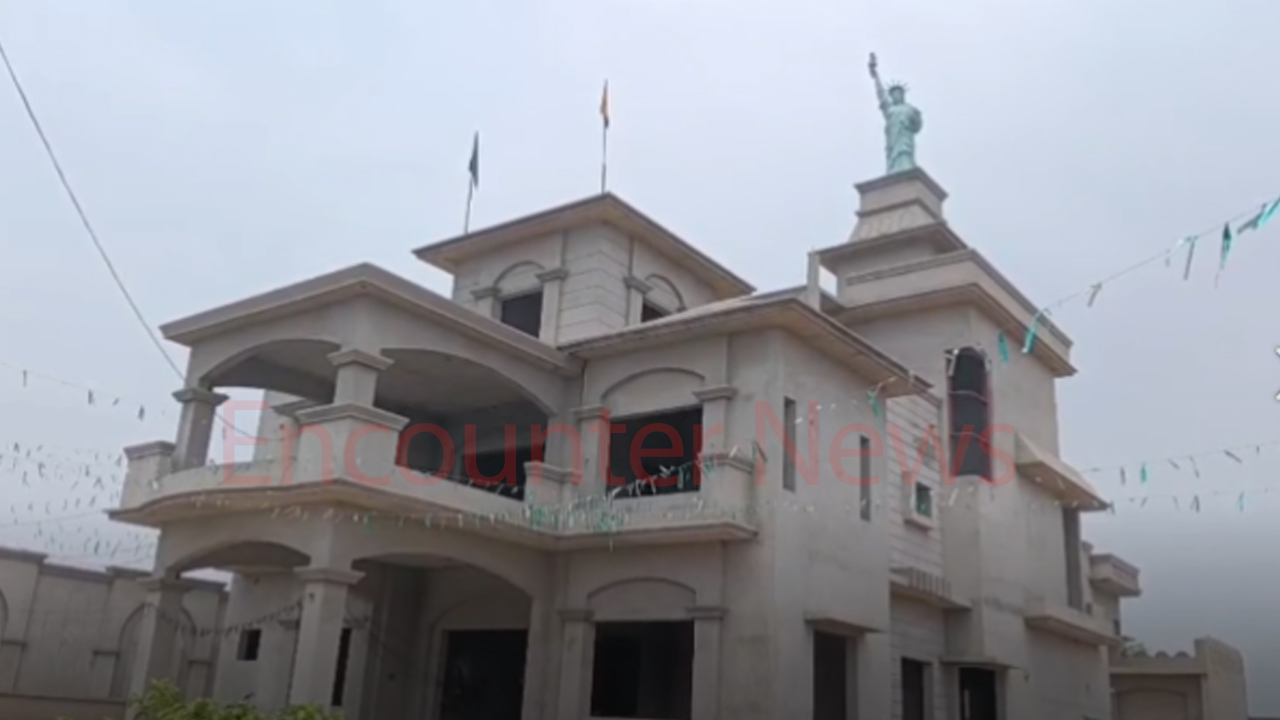 Punjab News: NRI ने घर की छत पर बनवाया 18 फीट का Statue of Liberty, देखें वीडियो