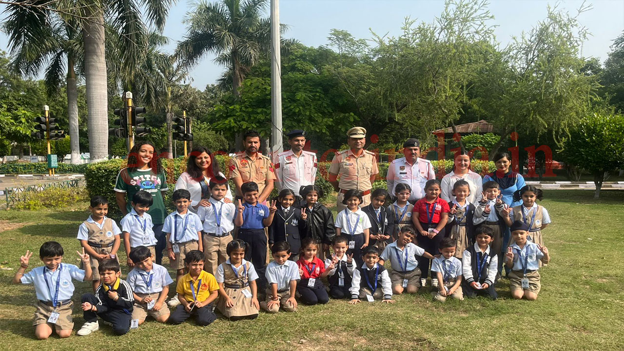 Haryana News: पुलिस कर्मियों ने छोटे बच्चों को सिखाए Traffic Rules, देखें वीडियो