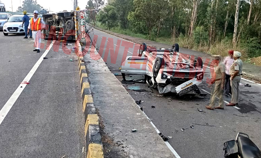 Jalandhar News: कार और पिकअप में हुई टक्कर, सड़क पर पलटे दोनों वाहन, 3 की मौत