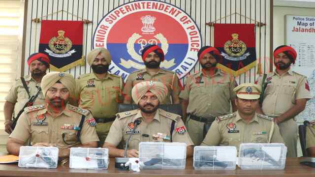 Jalandhar News: लूटपाट और नाबालिग की किडनेपिंग मामले में 7 आरोपी हथियारों सहित गिरफ्तार, देखें वीडियो
