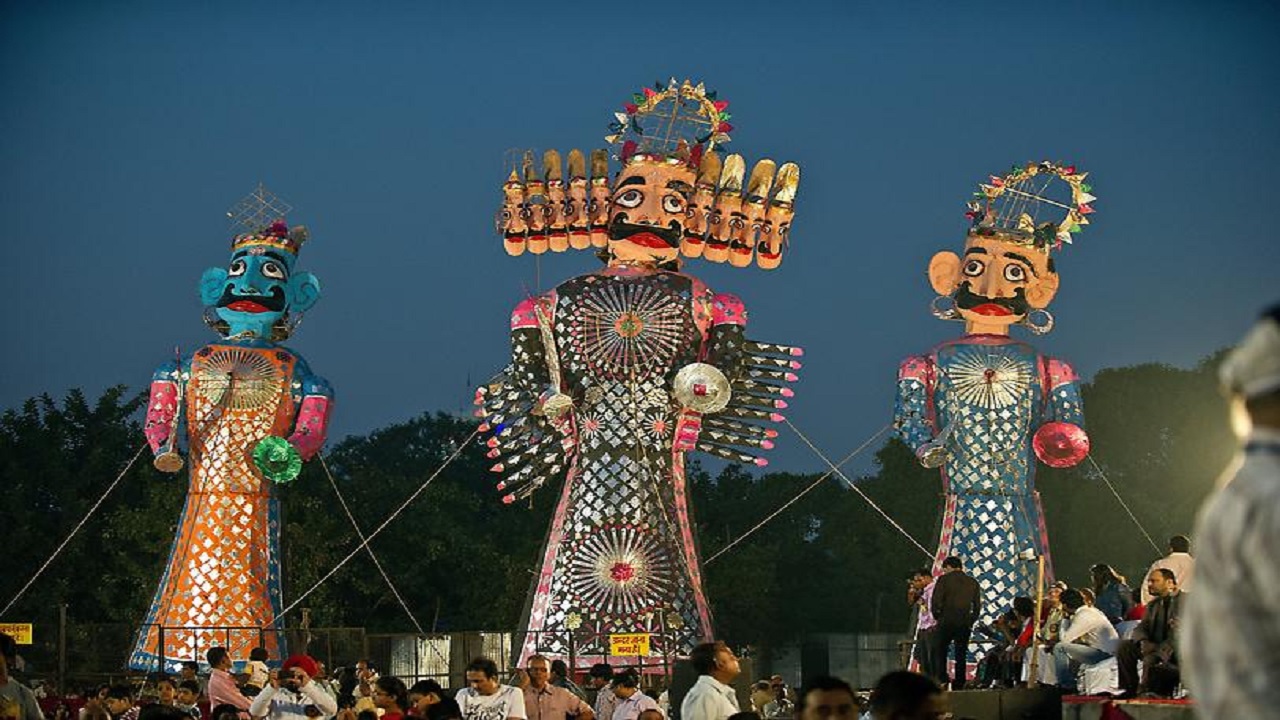 दशहरे वाले दिन इस समय किया जाएगा रावण दहन, जानें पूजा विधि और महत्व