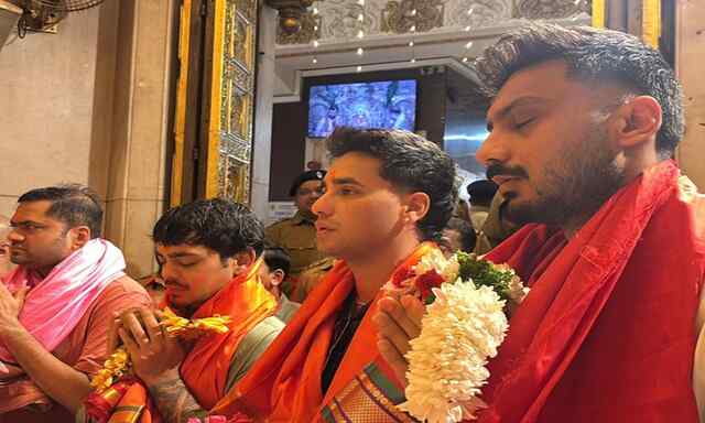 Semi-Final मुकाबले से पहले सिद्धिविनायक मंदिर पहुंचे Indian Players, देखें वीडियो