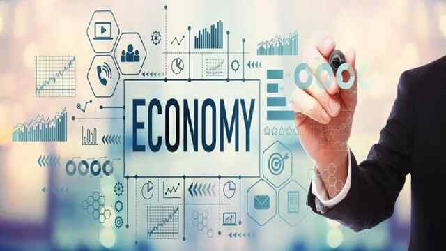 Economy में आए संकट की Expert ने दी चेतावनी, Middle Class वालों को होगी परेशानी