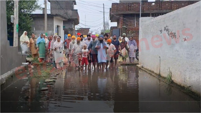 Punjab News: सड़कों पर जमा गंदा पानी, लोगों का आना-जाना मुश्किल, देखें वीडियो