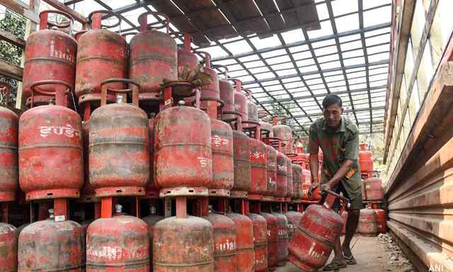 LPG गैस संकट के बीच केंद्र सरकार ने किया Essential Commodities act लागू