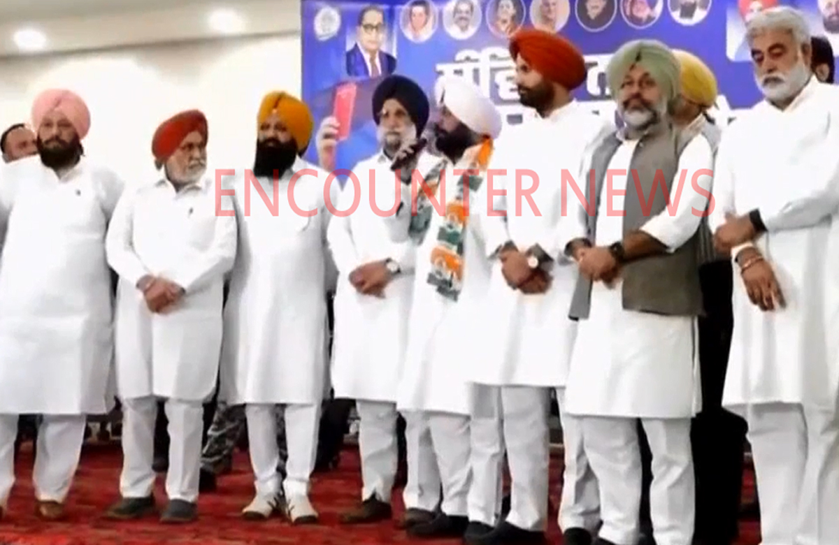 Jalandhar News: कांग्रेस में शामिल हुए विक्रमजीत चौधरी, सांसद चन्नी, आशु और राणा गुरजीत रहे गैर हाजिर Jalandhar News: कांग्रेस में शामिल हुए विक्रमजीत चौधरी, सांसद चन्नी, आशु और राणा गुरजीत रहे गैर हाजिर