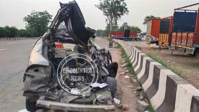 Punjab News: यूनिवर्सिटी में दाखिला करवाने जा रहे 3 युवकों की सड़क हादसे में मौत, कार के उड़े परखच्चे
