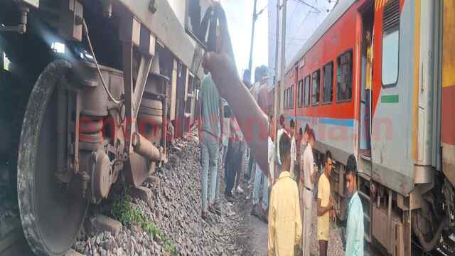 टला बड़ा हादसा: पटरी से उतरी जनसाधारण एक्सप्रेस, देखें वीडियो