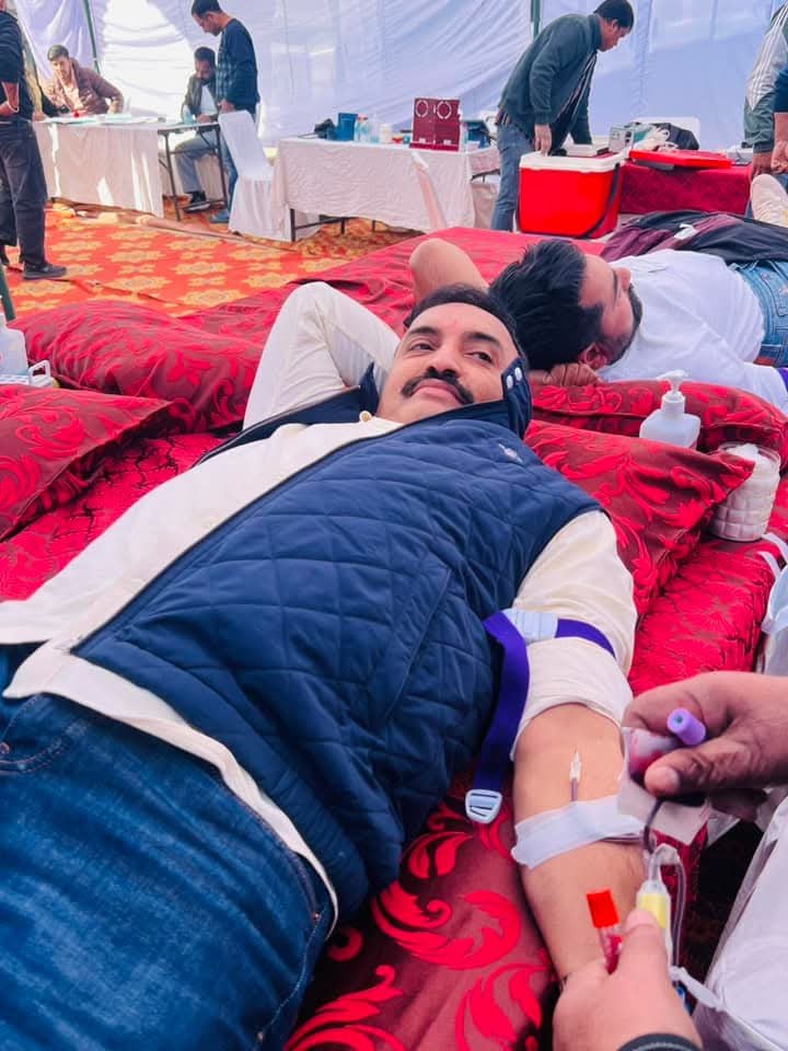 दून सेंटर आफ एक्सीलेंस ट्रस्ट ने लगाया रक्तदान शिविर