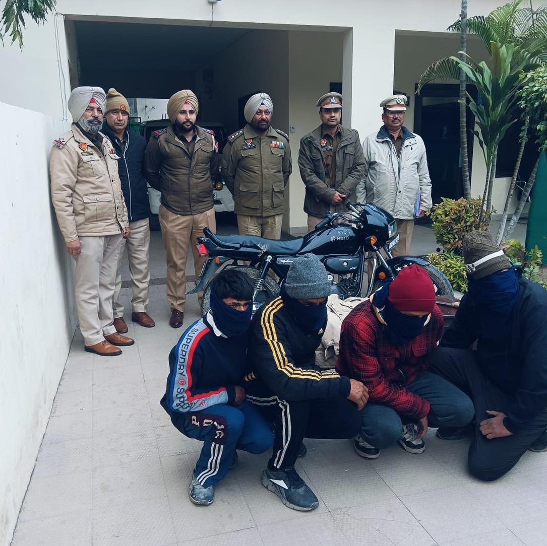 Jalandhar News: 4 फर्जी पुलिस कर्मी गिरफ्तार, नाका लगाकर लोगों से करते थे लूटमार
