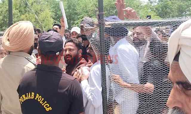 Punjab News: नगर काउंसिल चुनावों को लेकर आप पार्टी और अकाली दल के कार्यकर्ता हुए आमने-सामने