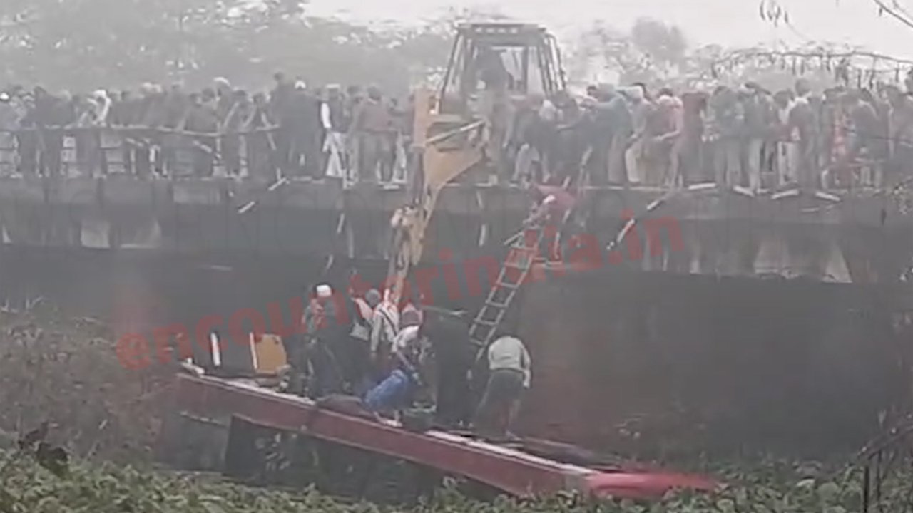 Punjab News: ड्रेन में गिरी यात्रियों से भरी बस, मची चीख पुकार, देखें वीडियो