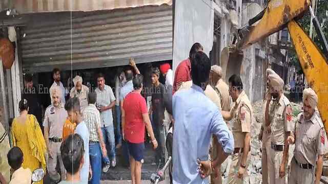 Punjab News: Bunty Dhaba पर चला पीला पंजा, भारी पुलिस बल रहा तैनात, देखें वीडियो