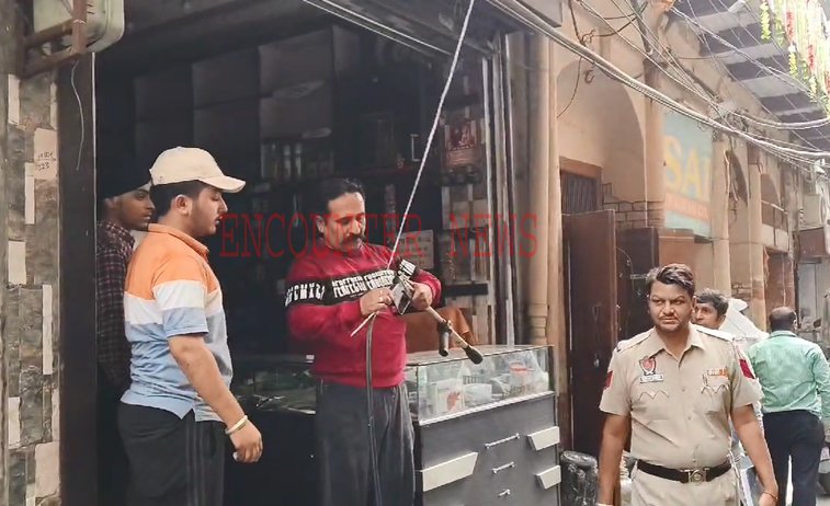 Jalandhar News: तंग बाजार में घर में लगी आग, देखें वीडियो
