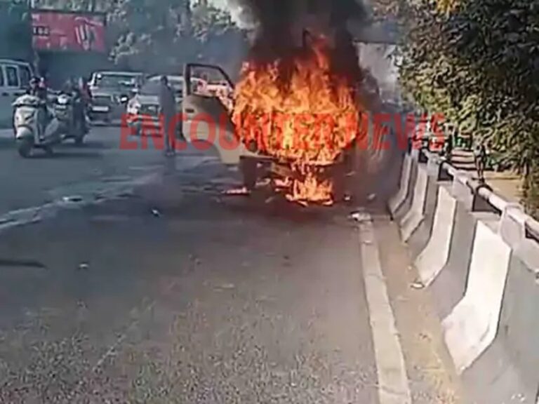 Punjab News: FlyOver पर ऑटो में हुआ धमाका, लगी भीषण आग, देखें वीडियो