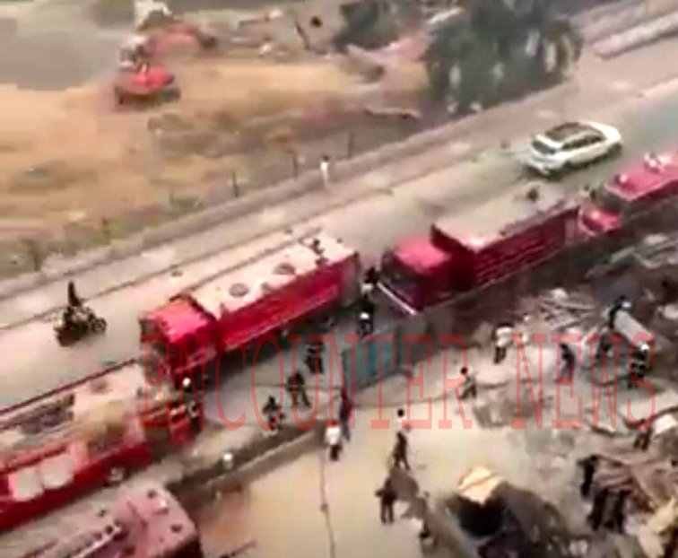Station के गेट के बाहर लगी आग, अस्थाई रूप से सेवाएं की बंद