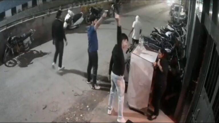 Club के बाहर की बदमाशों की गुंडागर्दी, की ताबड़तोड़ फायरिंग