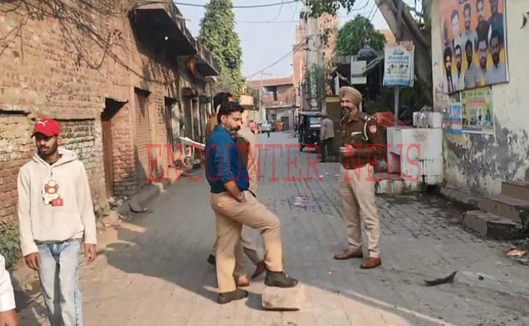 Punjab News: गुरु नानकपुरा कालोनी में चली ताबड़तोड़ गोलियां, 2 घायल, देखें वीडियो