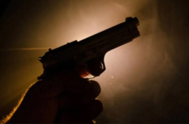 बीच सड़क युवक को मारी गोली, जांच में जुटी पुलिस