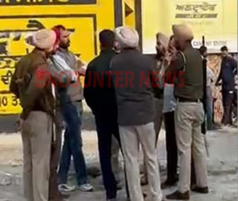 Punjab News: पुलिस और गैंगस्टरों में चली गोलियां