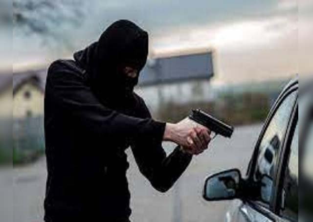 लुटेरों ने Jalandhar के युवक से Gunpoint पर स्कॉर्पियो व मोबाइल-नकदी लूटी