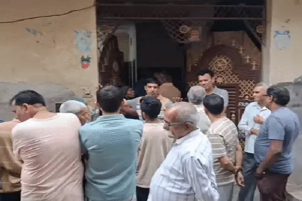 आधी रात झगड़ा, बेटों ने मां-बाप को पीट-पीटकर उतारा मौत के घाट