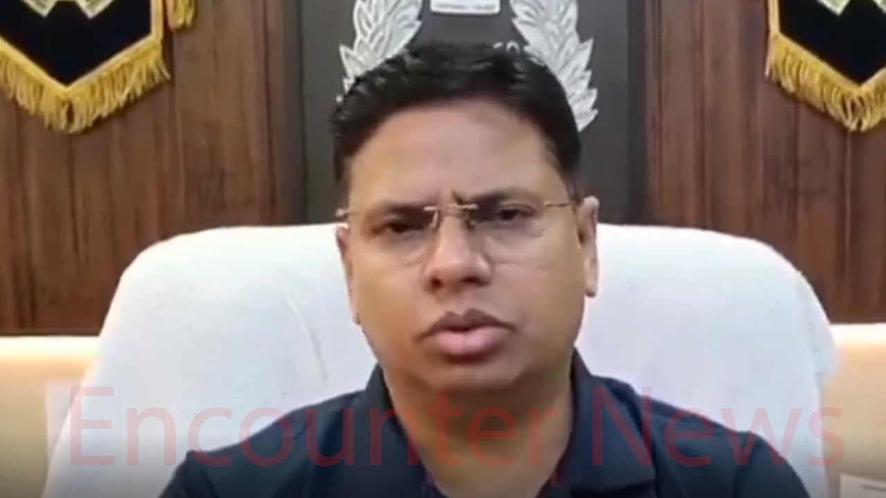 DJ बजाने को लेकर 2 पक्षों में विवाद, थाना प्रभारी को पीटा, 17 आरोपी गिरफ्तार, देखें वीडियो