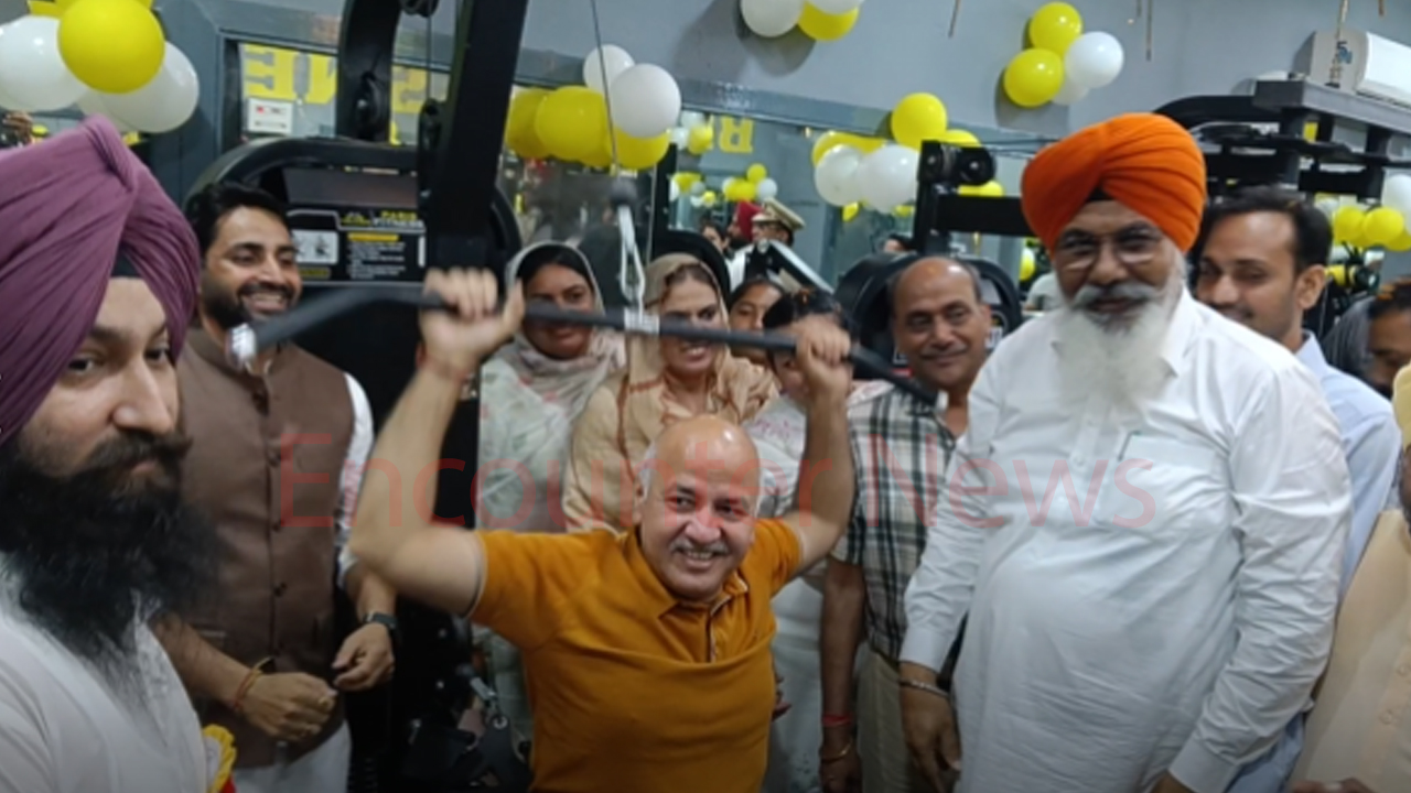 Punjab के पहले सरकारी जिम का Manish Sisodia ने किया उद्घाटन, देखें Video
