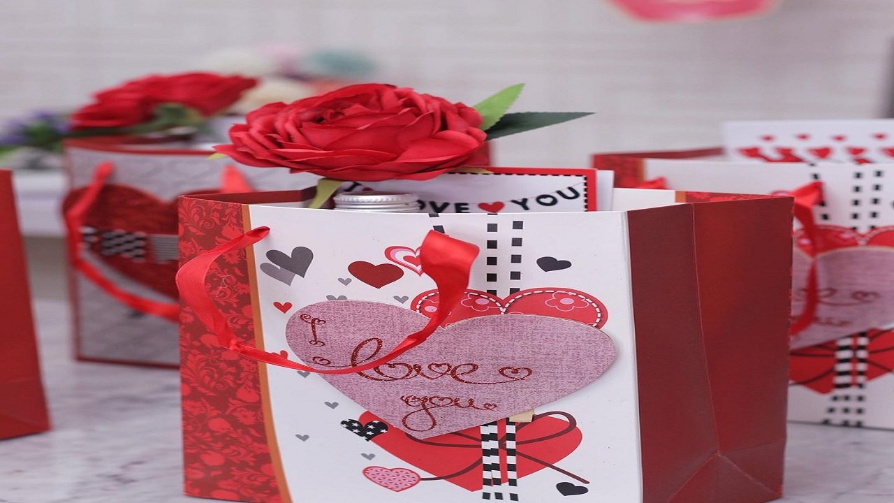 Valentine’s Week: इन प्यार भरे दिनों में अपने Partner को दे ये Special Gifts, देखें वीडियो