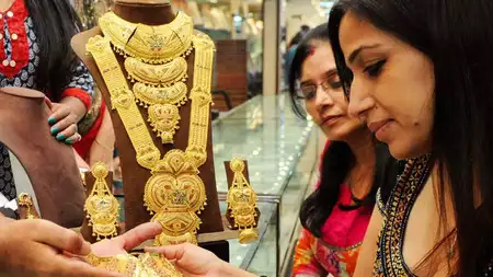 कितना Gold रख सकती हैं महिलाएं? जानें नियम