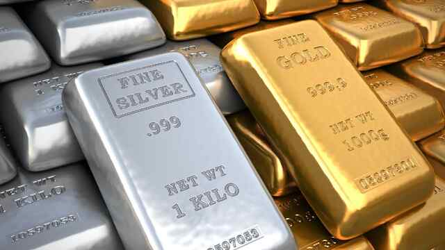 Gold-Silver की कीमतों में आया बदलाव, एकदम से आई गिरावट, जानें आज के Latest Price