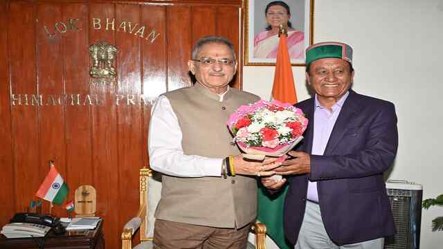 राजस्व मंत्री जगत सिंह नेगी ने राज्यपाल से की भेंट, नौतोड़ वन भूमि की स्वीकृति प्रदान करने का किया आग्रह