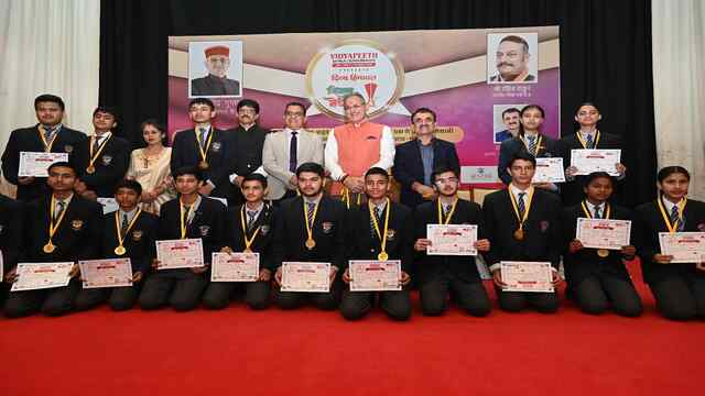 Himachal News: राज्यपाल ने शिमला ज़िले के मेधावियों को किया सम्मानित