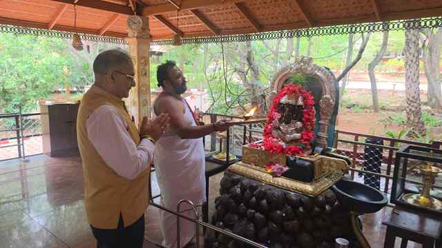 राज्यपाल ने वेद आगम संस्कृत महापाठशाला, बेंगलुरु का दौरा किया