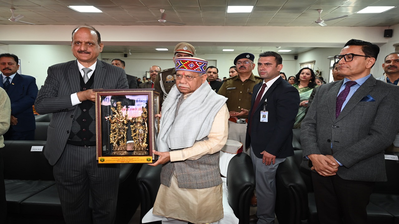 युवा नेतृत्व संवाद: राज्यपाल ने युवाओं को भविष्य निर्माण की जिम्मेदारी निभाने का आह्वान किया