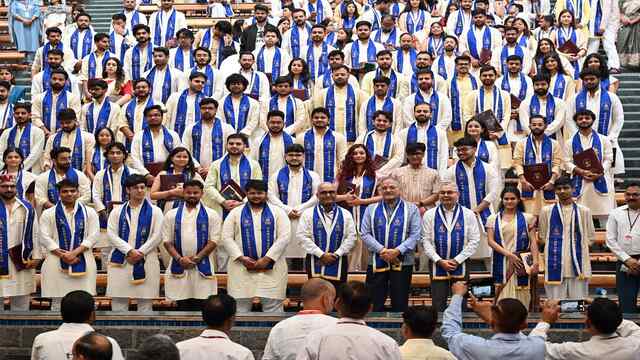 राज्यपाल ने JUIT के 7वें दीक्षांत समारोह में मेधावियों को स्वर्ण पदक प्रदान किए