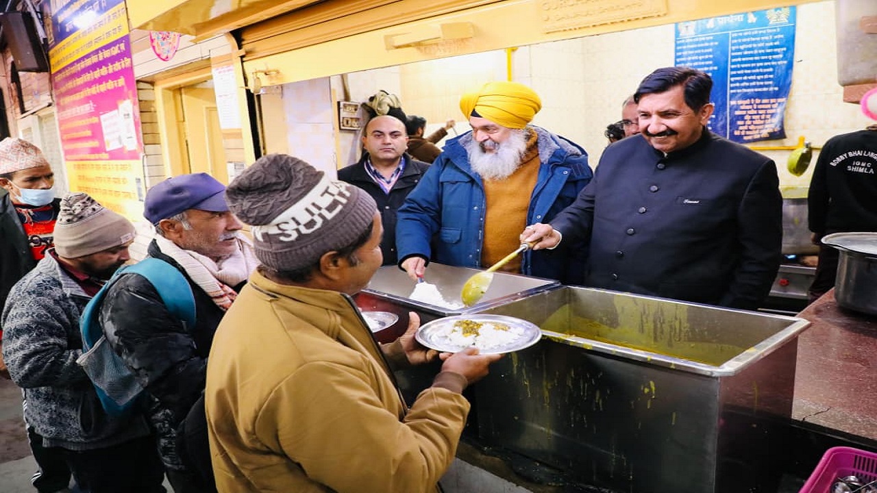 ‘गुरु के लंगर’ सेवा में भाग लेकर उप-मुख्यमंत्री मुकेश अग्निहोत्री ने किया योगदान