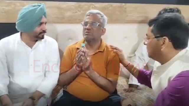 Punjab News: कारोबारी संजय वर्मा के घर पहुंचे Sunil Jakhar और कैबिनेट मंत्री Aman Arora, देखें वीडियो